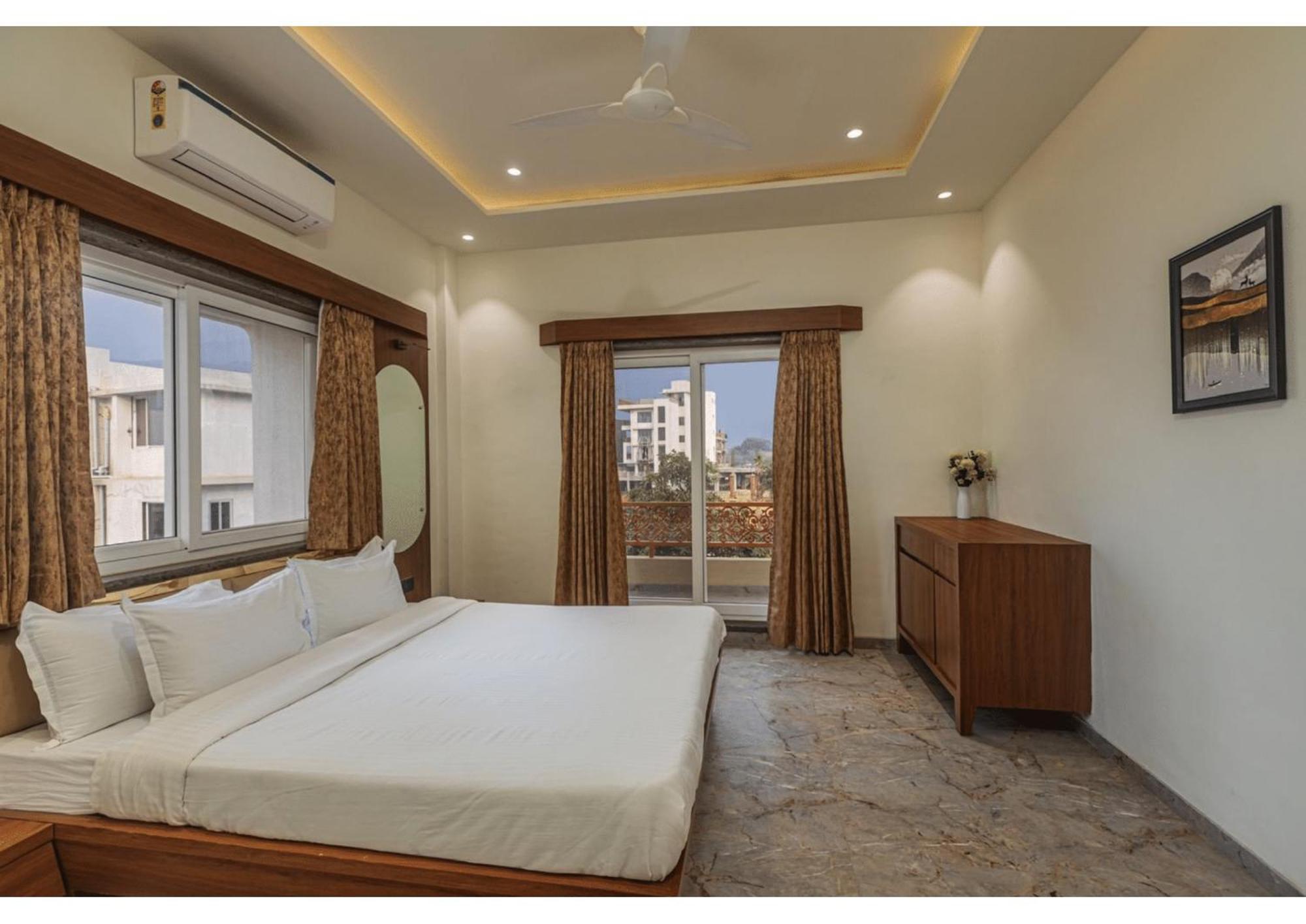 Mountain Glory 8Bhk By Tensorstays, Pool & Theater Игатпури Экстерьер фото